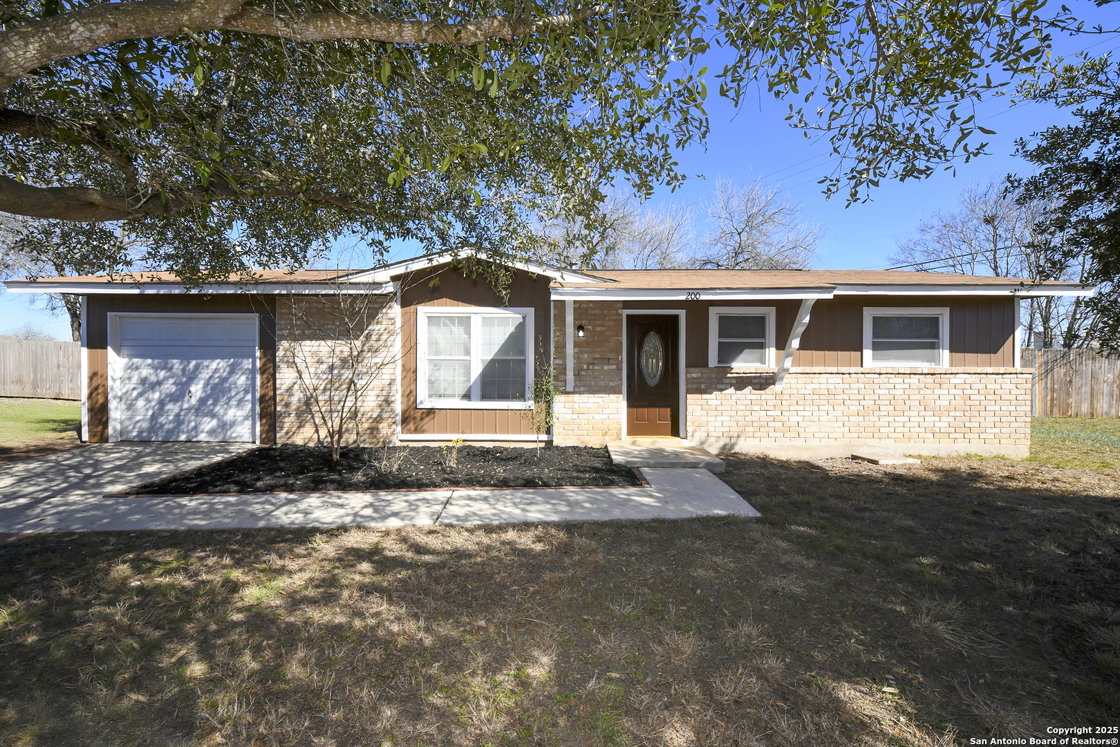 Property Photo:  200 Michelle Dr  TX 78109 