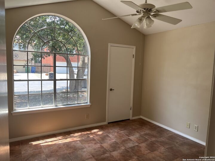 Property Photo: 2411 Facet Oak TX 78232