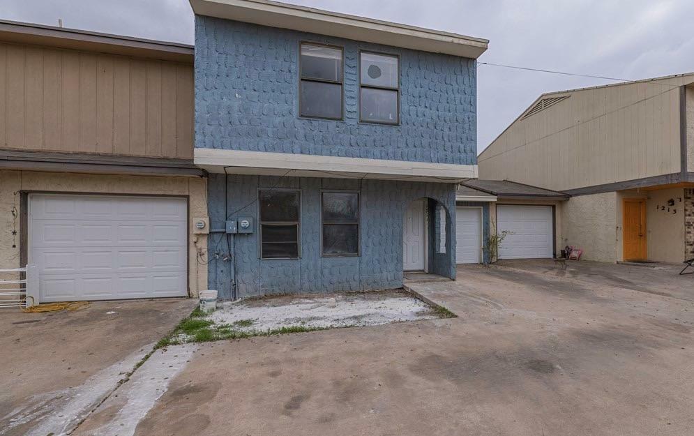 Property Photo: 1211 N Garfield St TX 76903