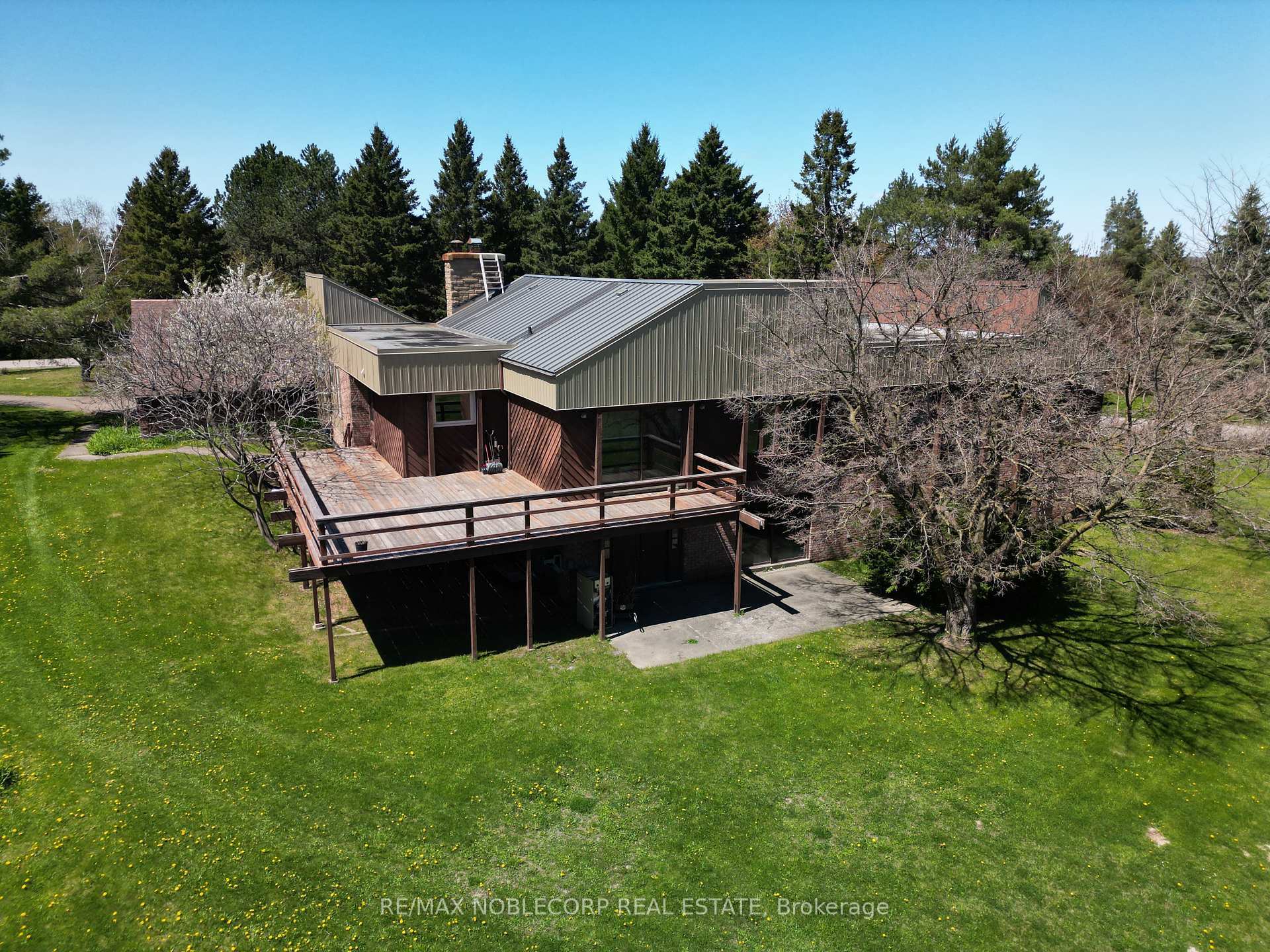 Property Photo: 7 Scott Crescent ON L7B 1E4