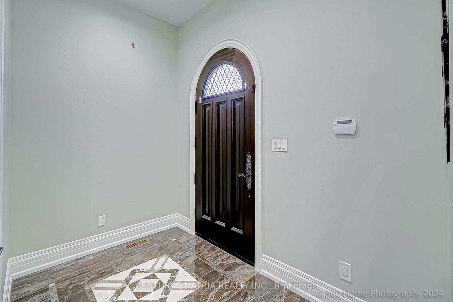 Photo de la propriété: 120 Anthony Road ON M3K 1B6