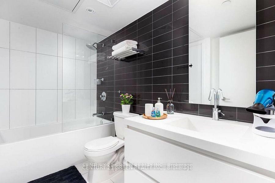 Photo de la propriété: 85 Queens Wharf Rd 2009 ON M5V 0J9