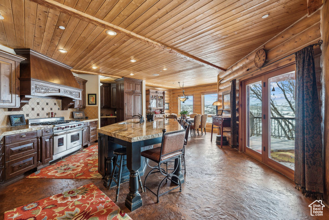 Property Photo: 9036 Cottonwood Trl UT 84098