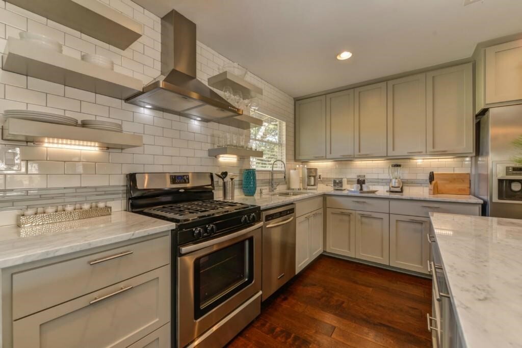 Property Photo: 1110 W Oltorf Street TX 78704