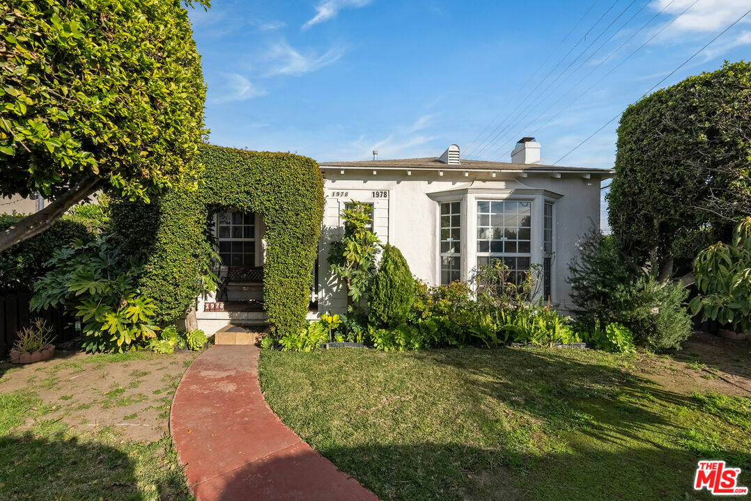 Property Photo:  1978 S Sherbourne Dr  CA 90034 