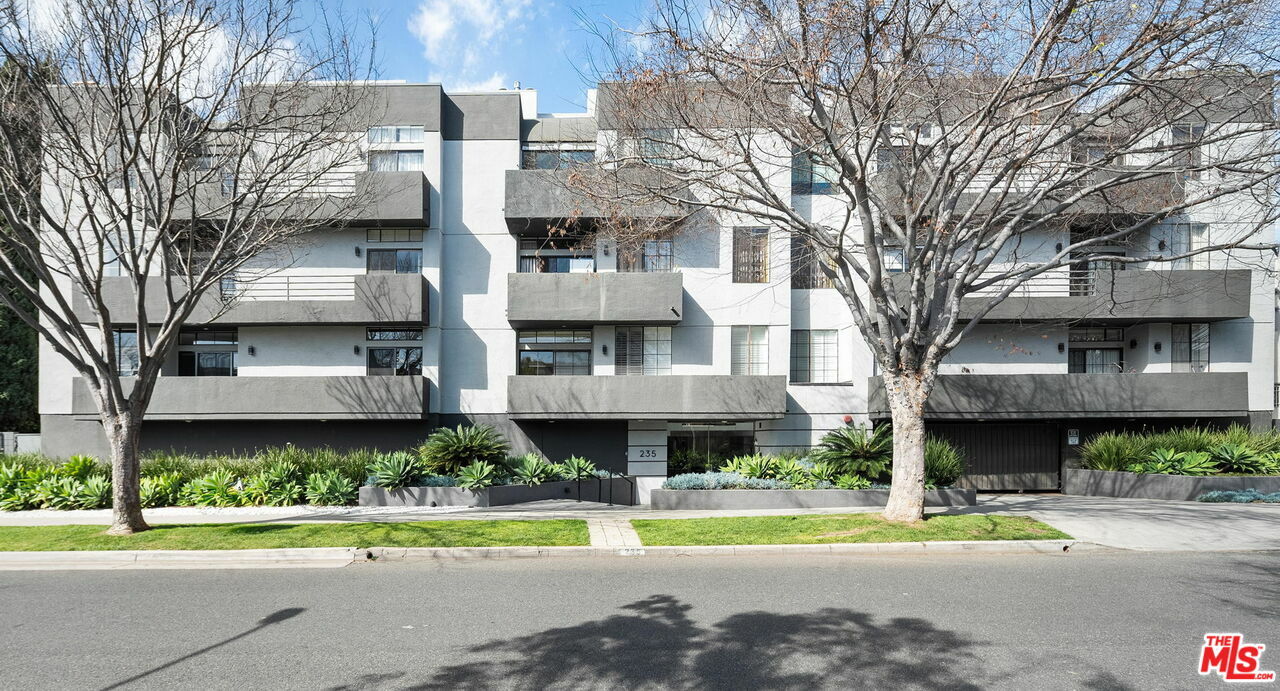 Property Photo:  235  S Reeves Dr 201  CA 90212 