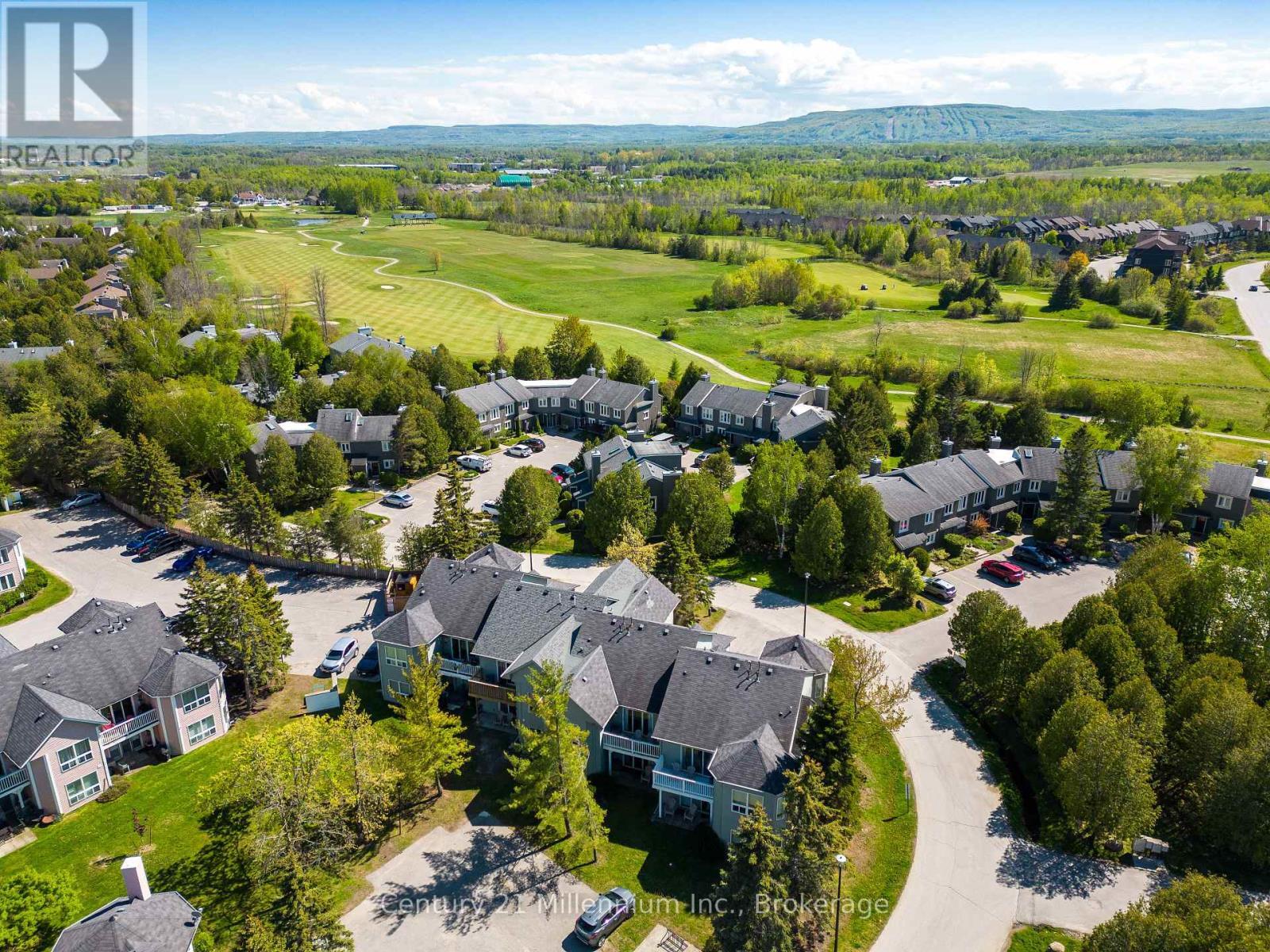 Photo de la propriété: 152 Fairway Crescent 19 ON L9Y 5B4
