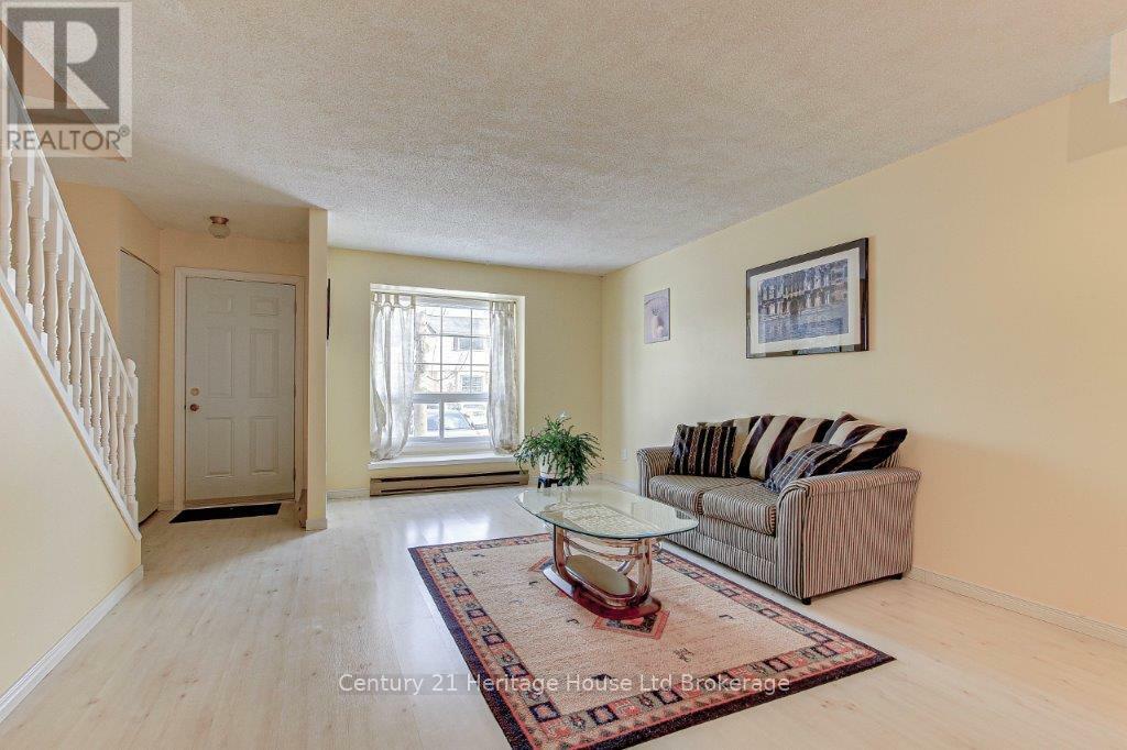 Photo de la propriété: 1215 Cheapside Street 2 ON N5Y 5J9
