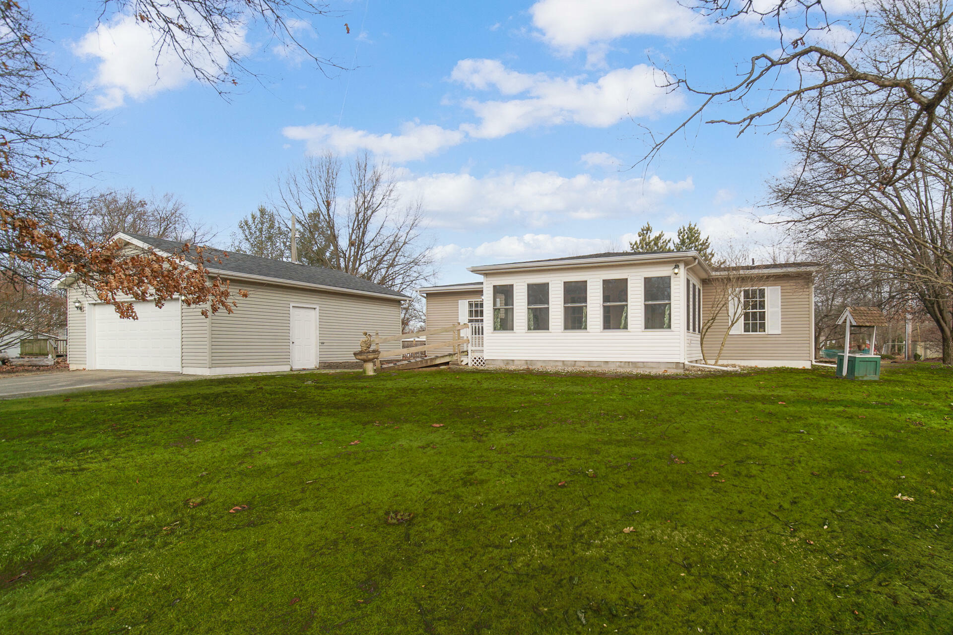 Property Photo: 11303 N 550 IN 46310