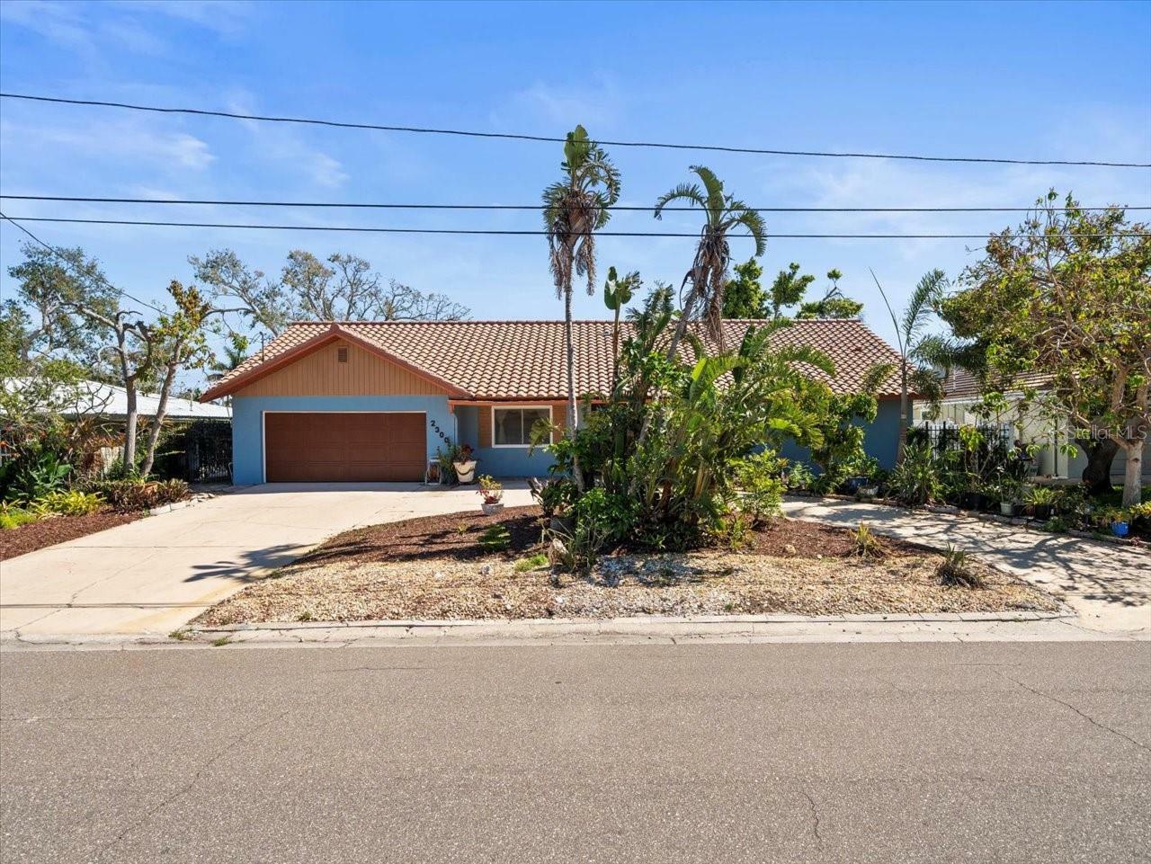 Property Photo: 2300 S Shore Drive SE FL 33705