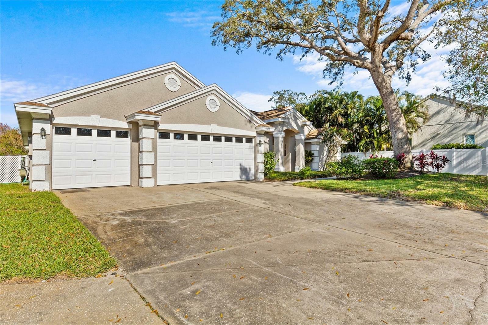 Property Photo:  726 Hidden Lake Drive  FL 34689 