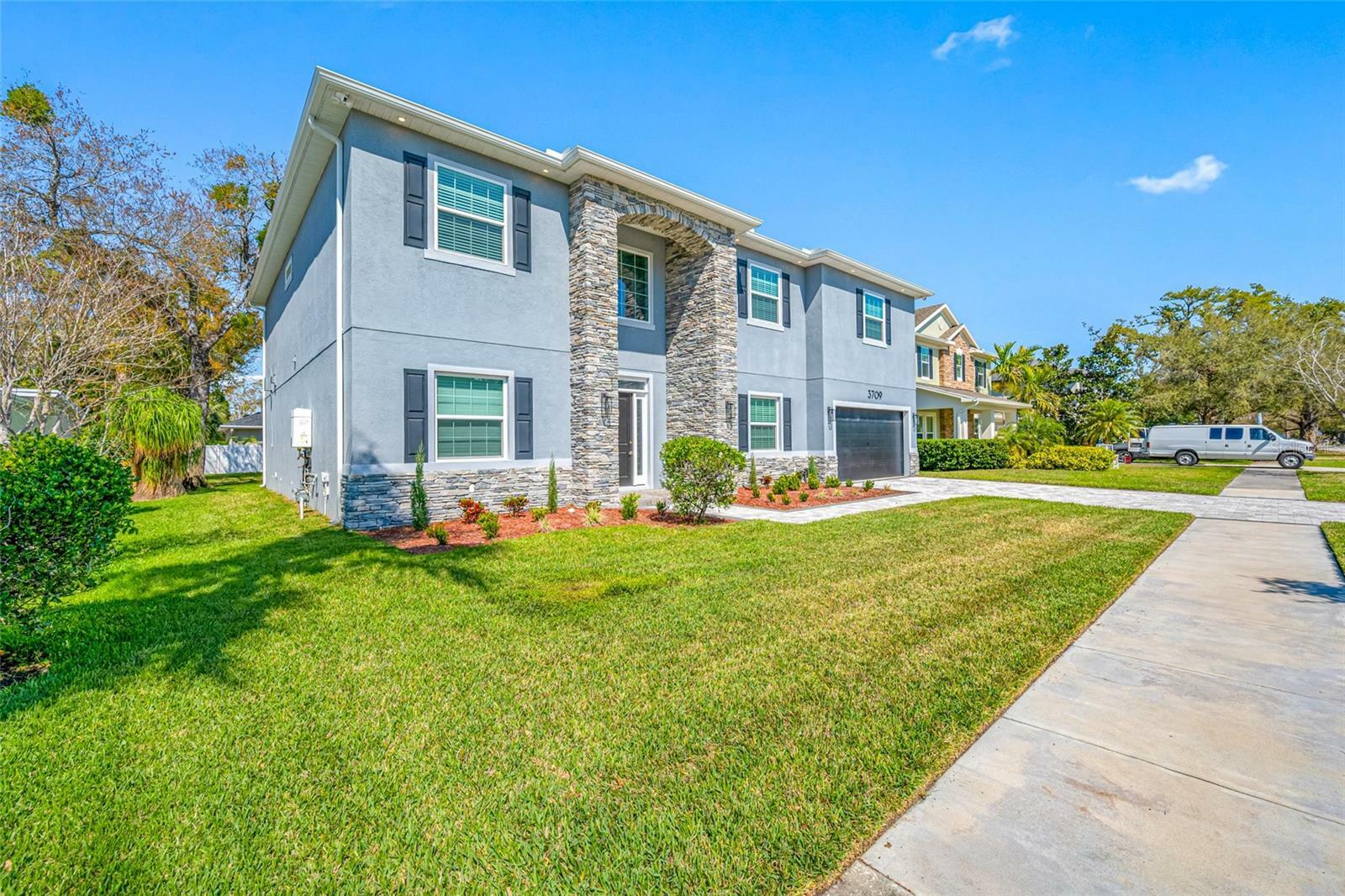 Property Photo: 3709 W Dale Avenue FL 33609
