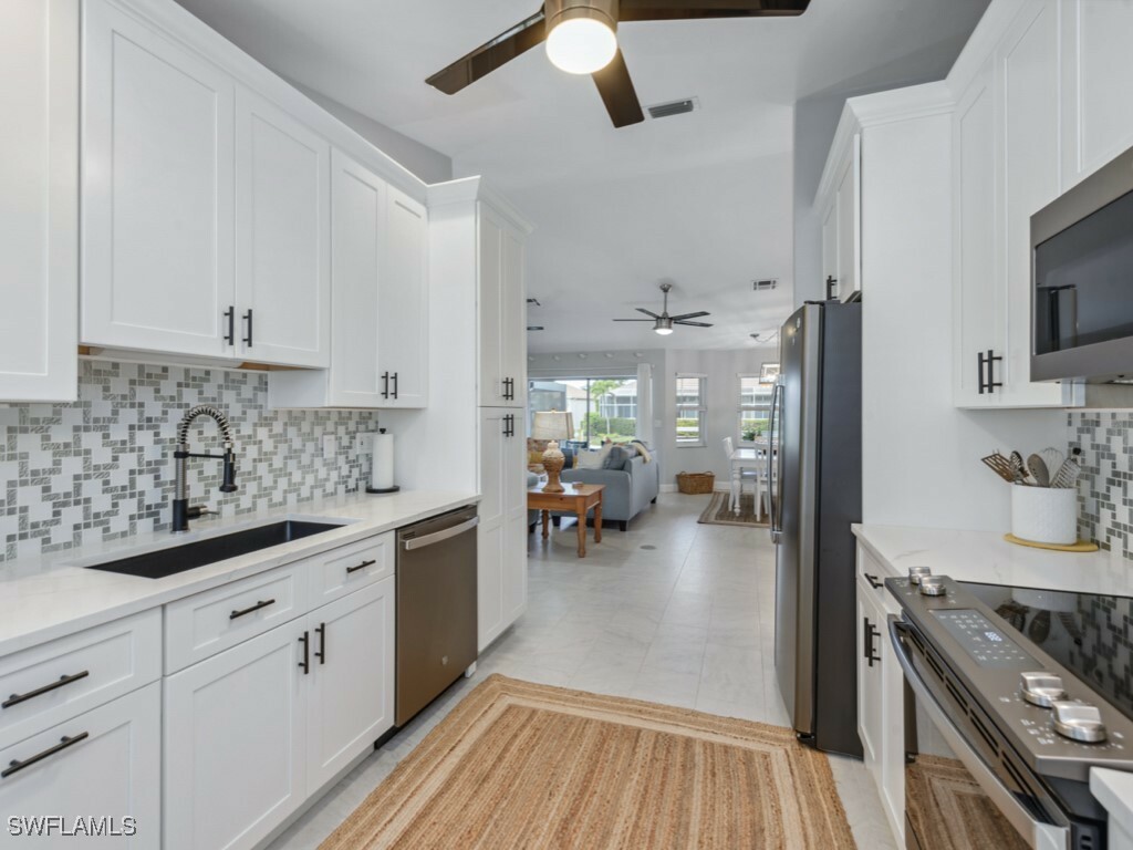 Property Photo: 1690 Briarwood Court FL 34145