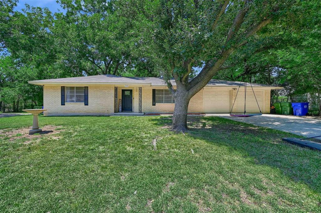 Property Photo: 207 Williams Street TX 76273