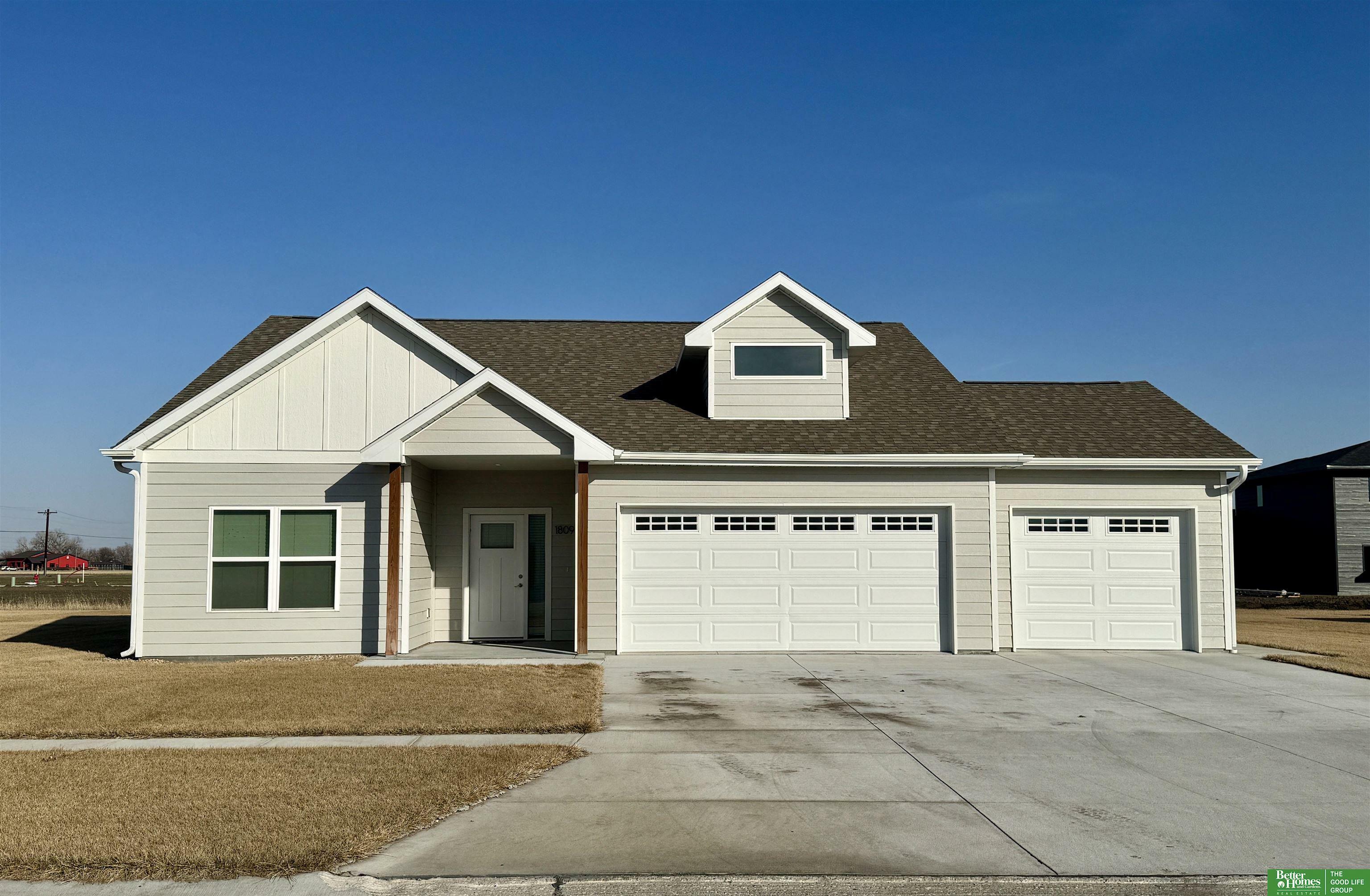 Property Photo: 1809 8th Avenue NE 68826