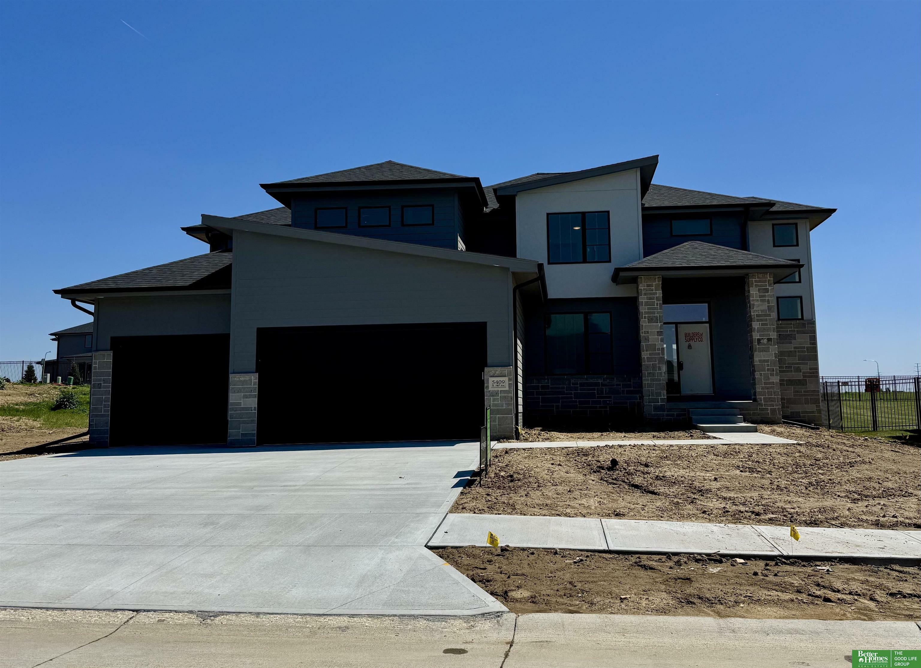 Property Photo: 5409 N 196th Avenue NE 68022