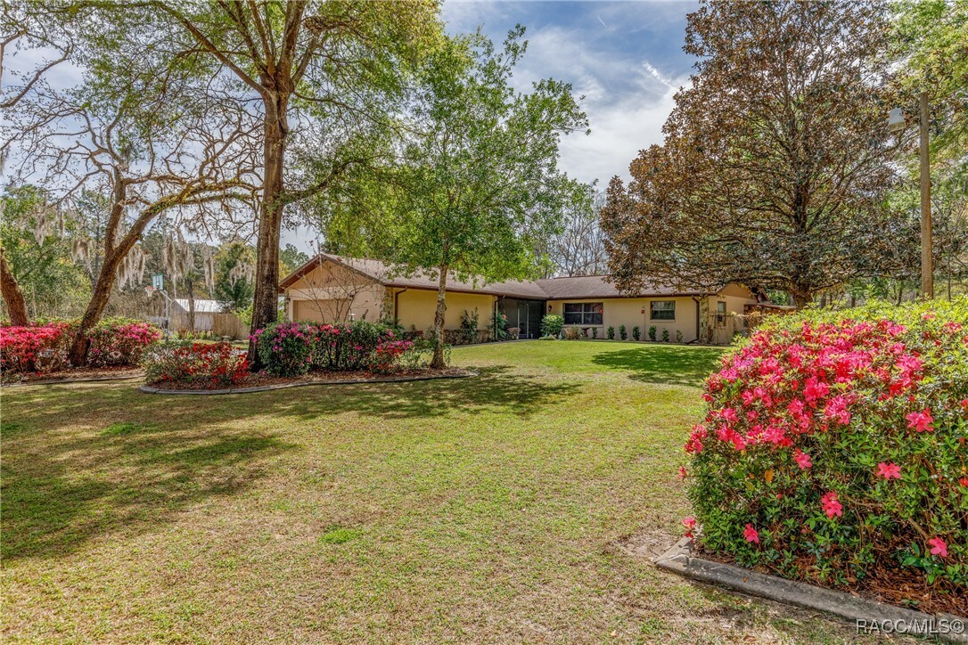 Property Photo: 2280 W Middle Lane FL 34461