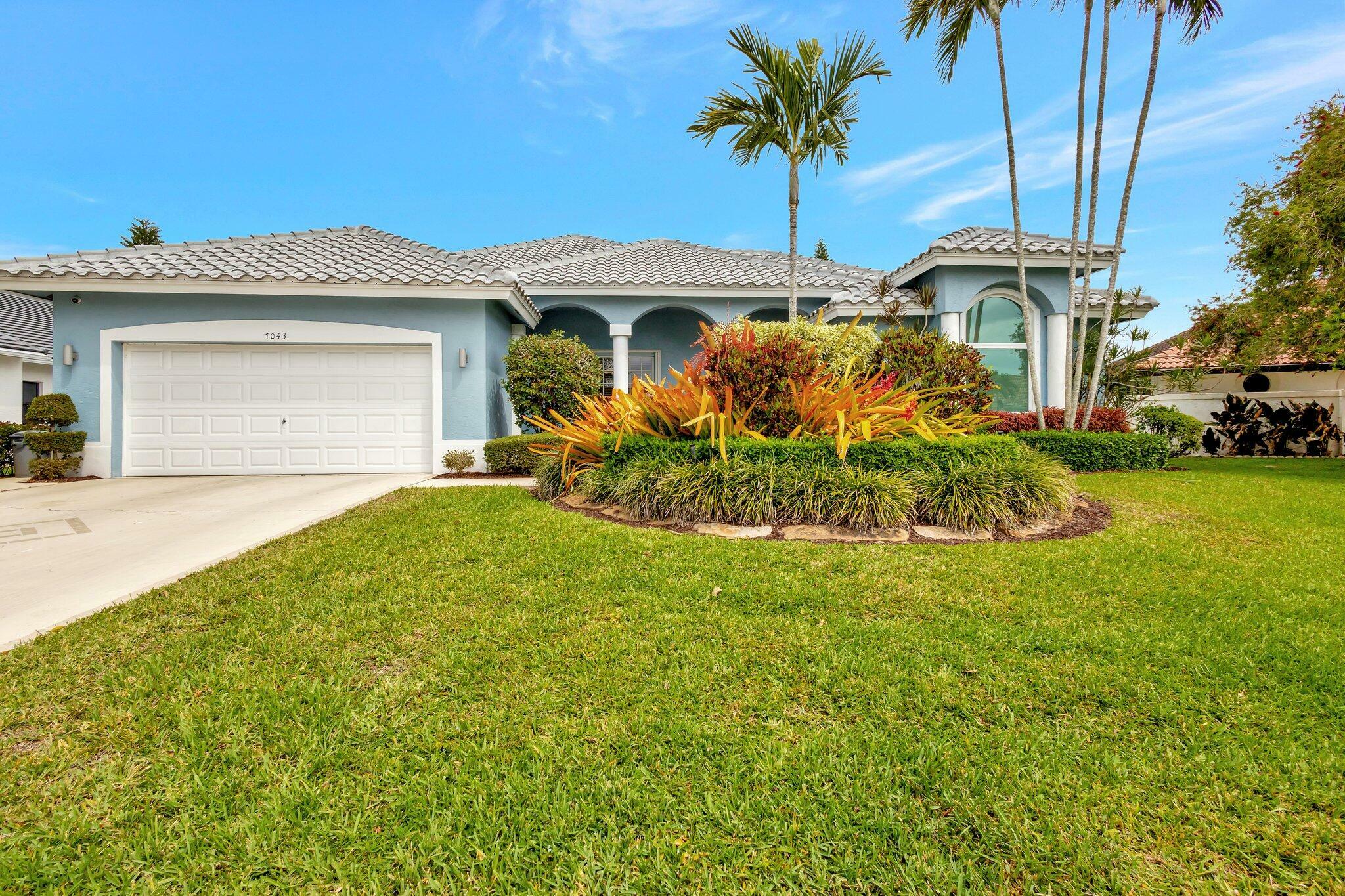 Property Photo:  7043 Peninsula Court  FL 33467 