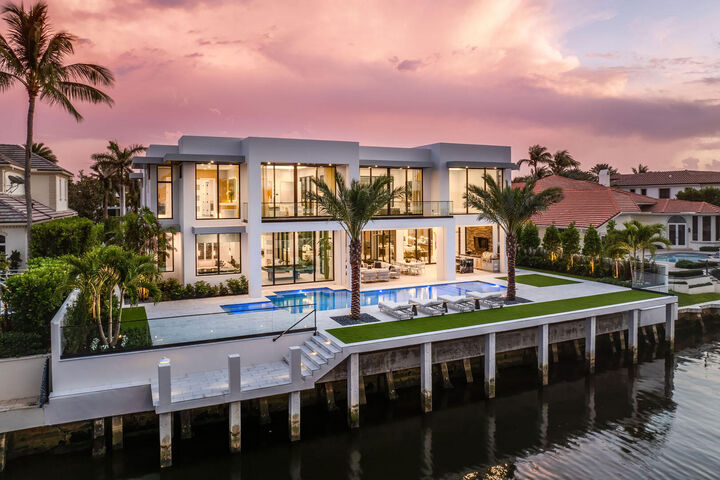 Property Photo:  169 W Coconut Palm Road  FL 33432 