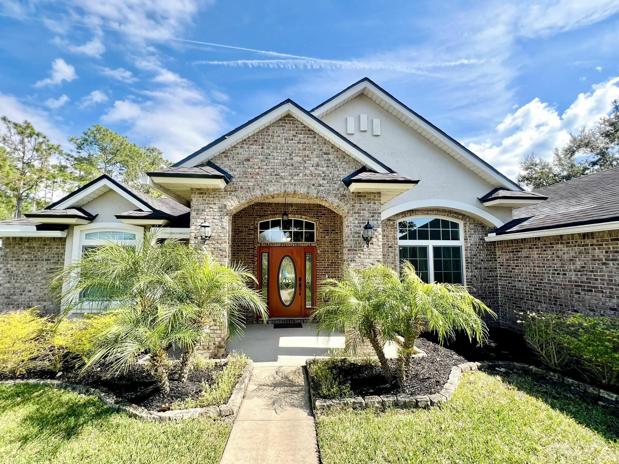 Property Photo: 735 E Red House Branch Rd FL 32084