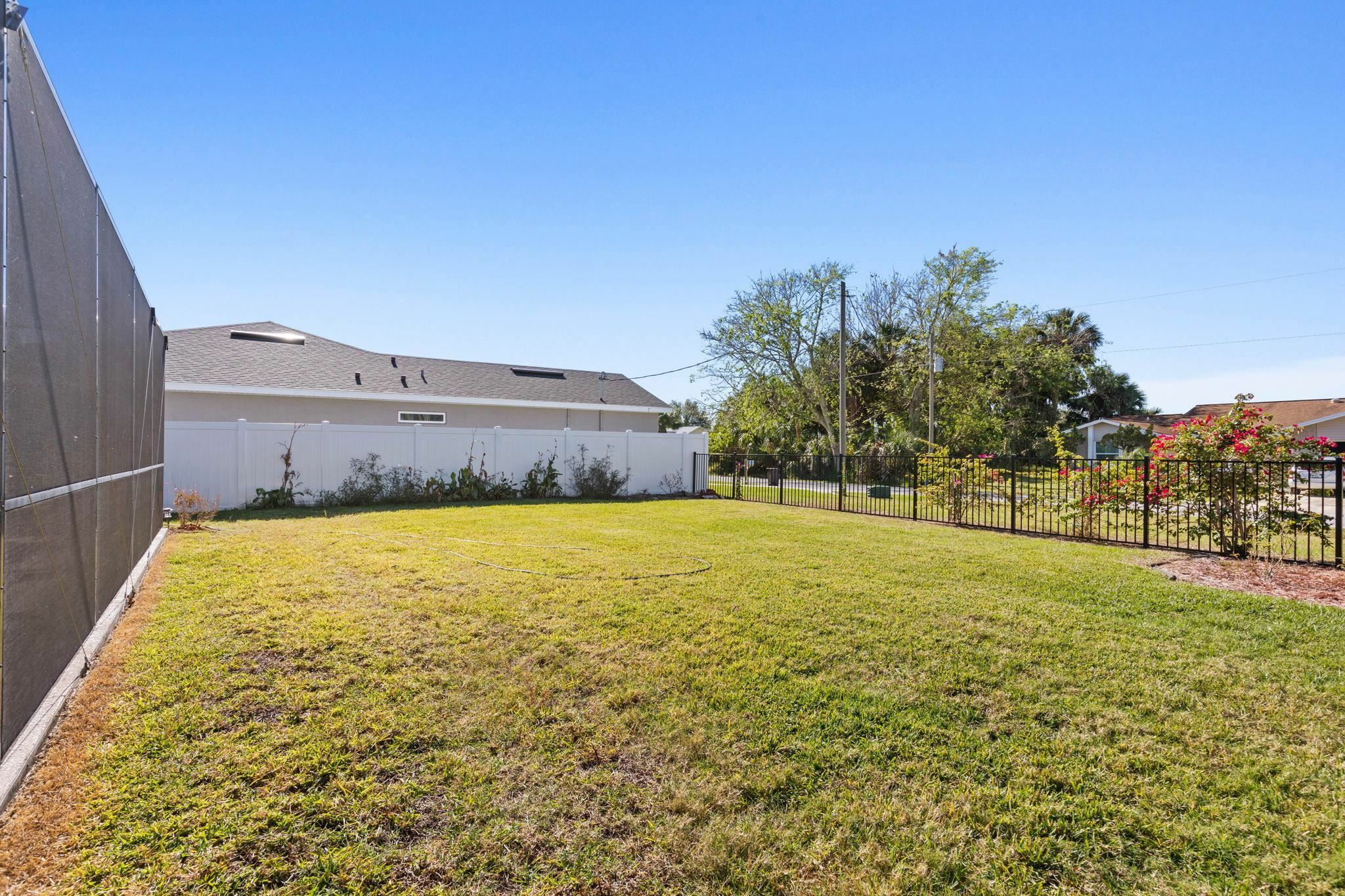 Property Photo:  10 Creek Court  FL 32137 