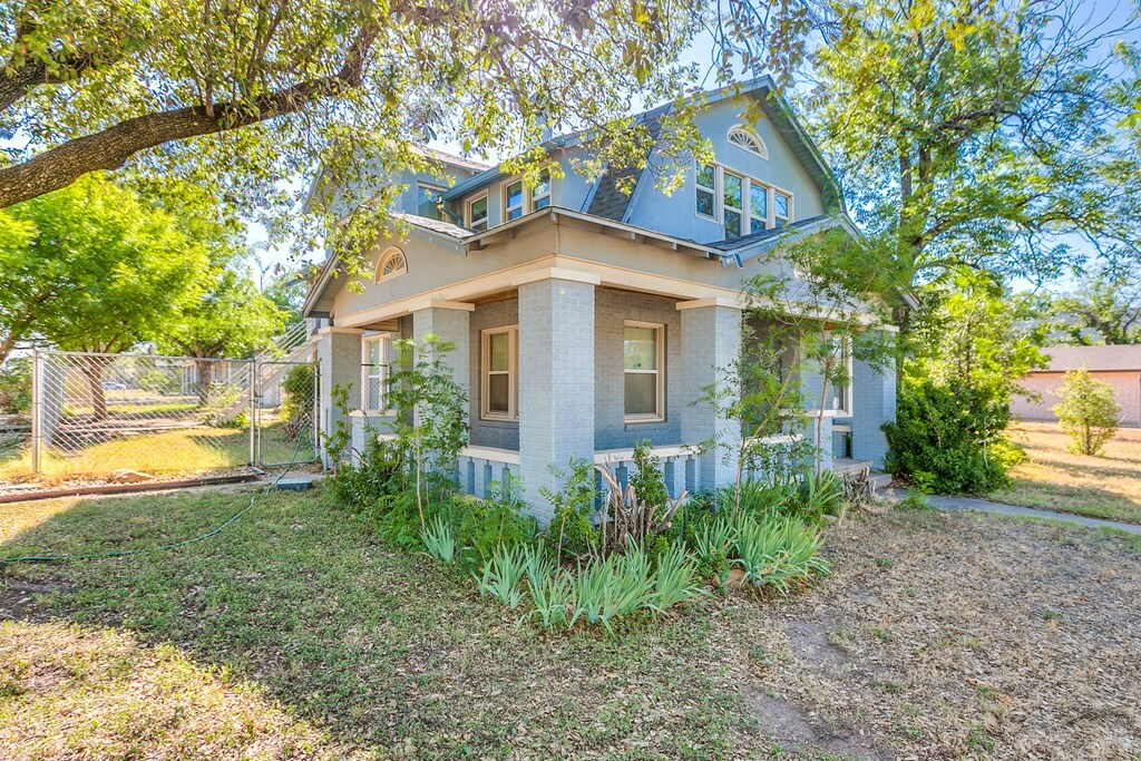 Property Photo: 5 N Monroe St TX 76901