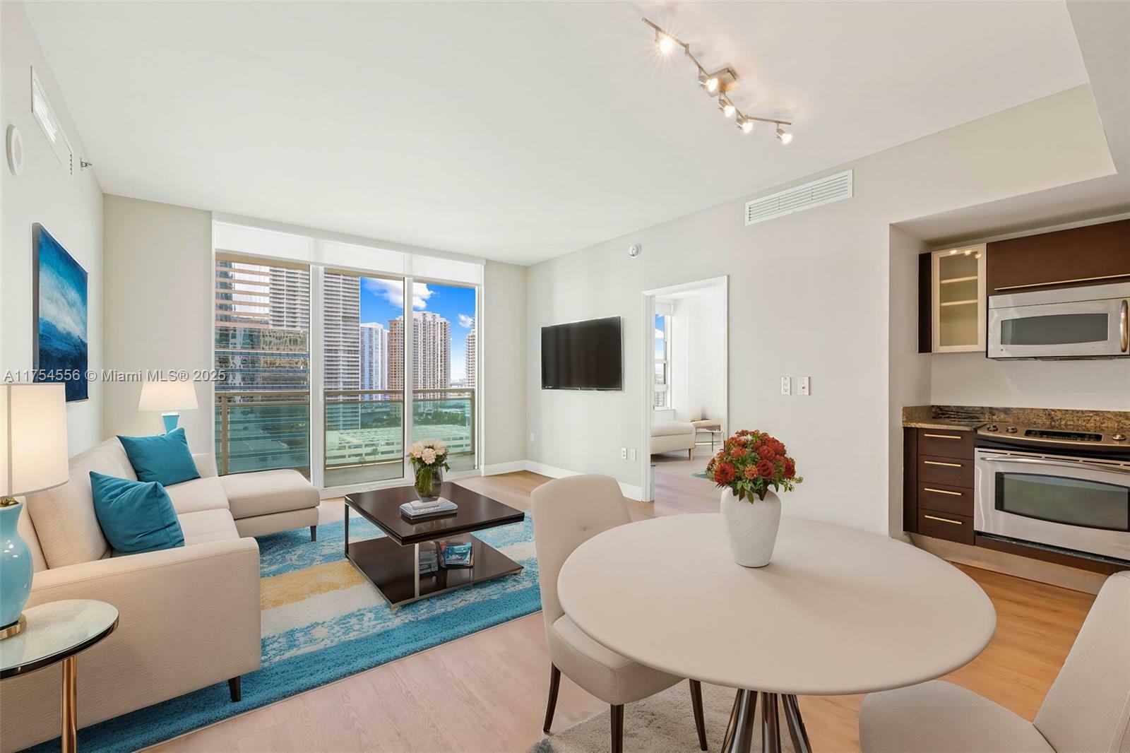 Property Photo:  950 Brickell Bay Dr 1606  FL 33131 