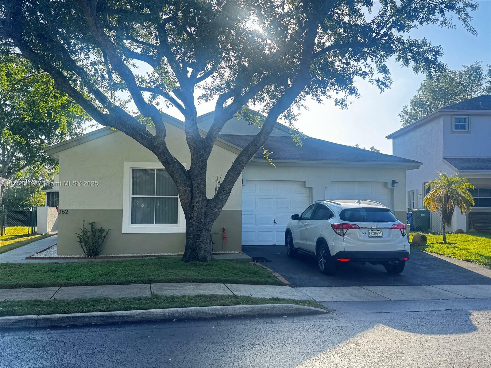 Property Photo: 162 NW 207th Ave FL 33029