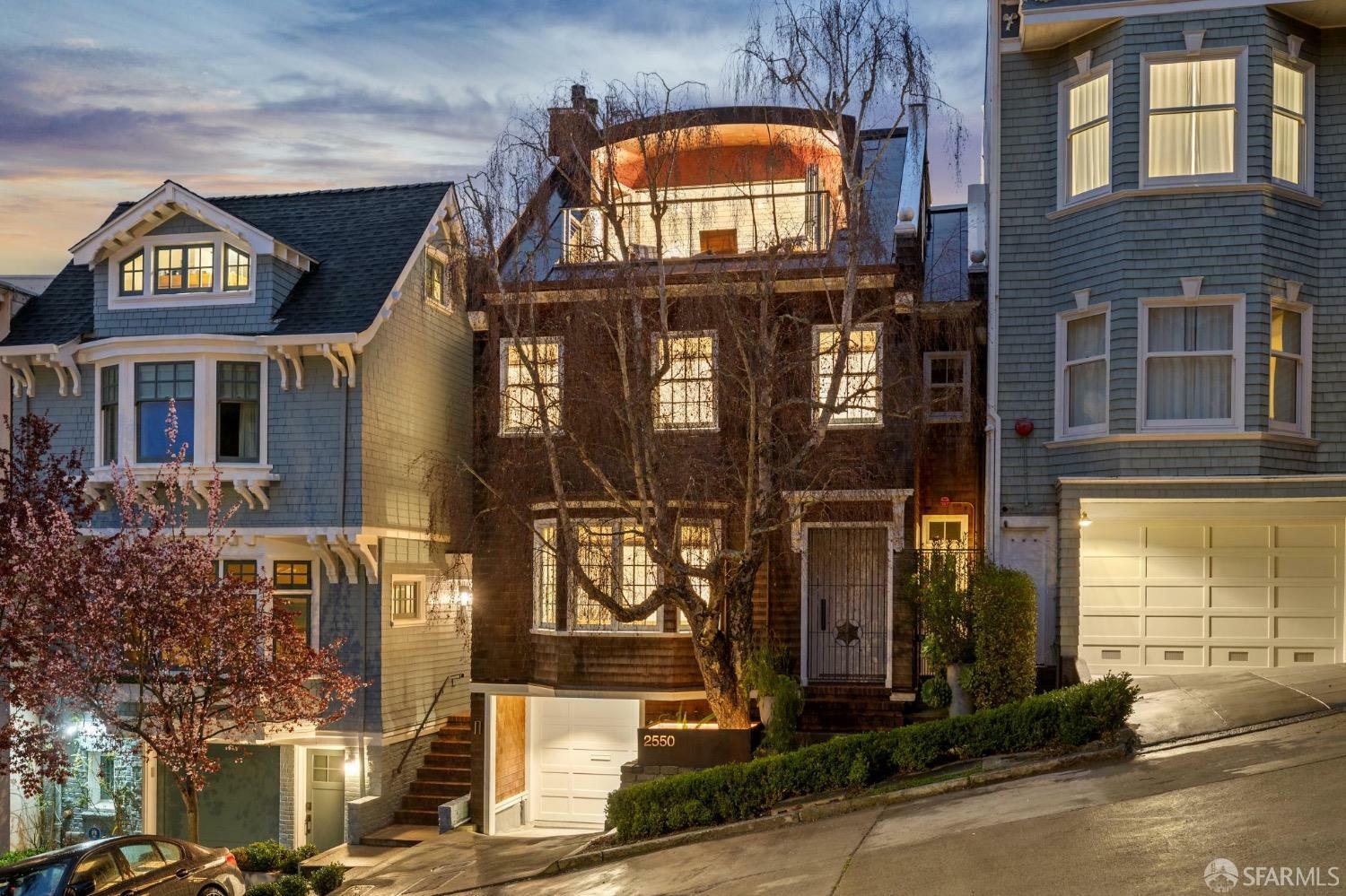 Property Photo: 2550 Baker Street CA 94123