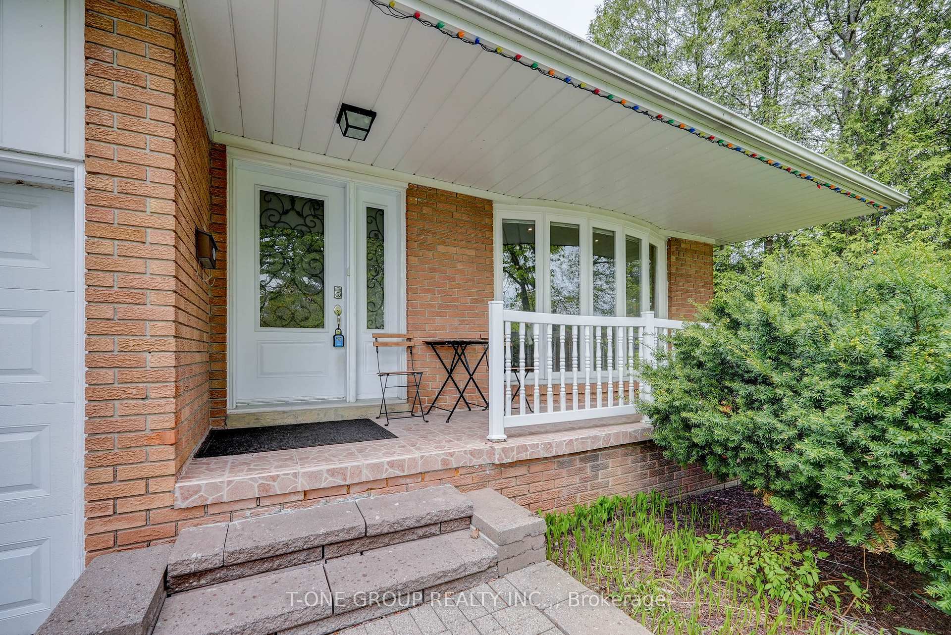 Property Photo: 25 Greenyards Dr ON M2M 2R7