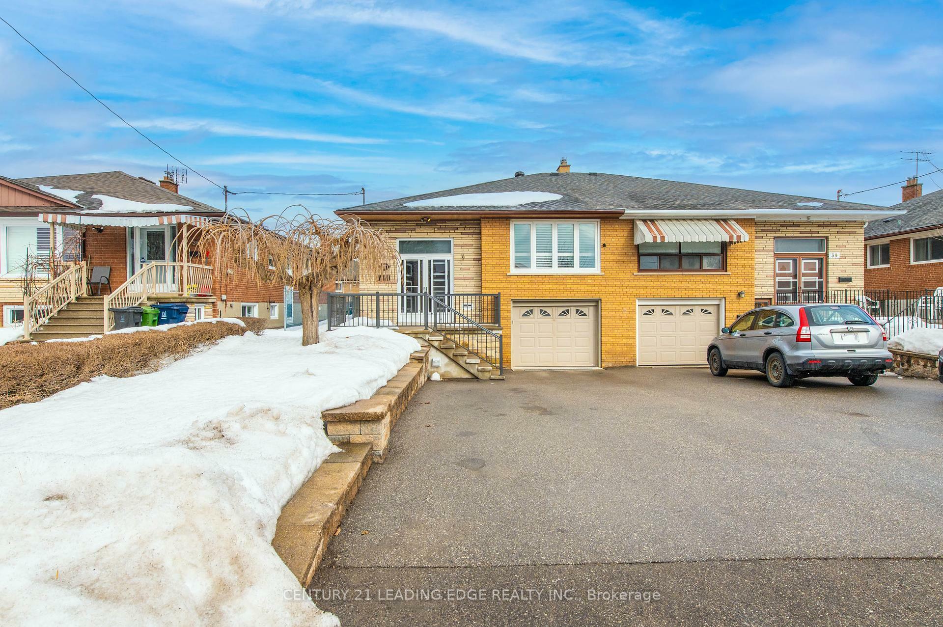 37 Charrington Crescent  Toronto ON M3L 2C3 photo