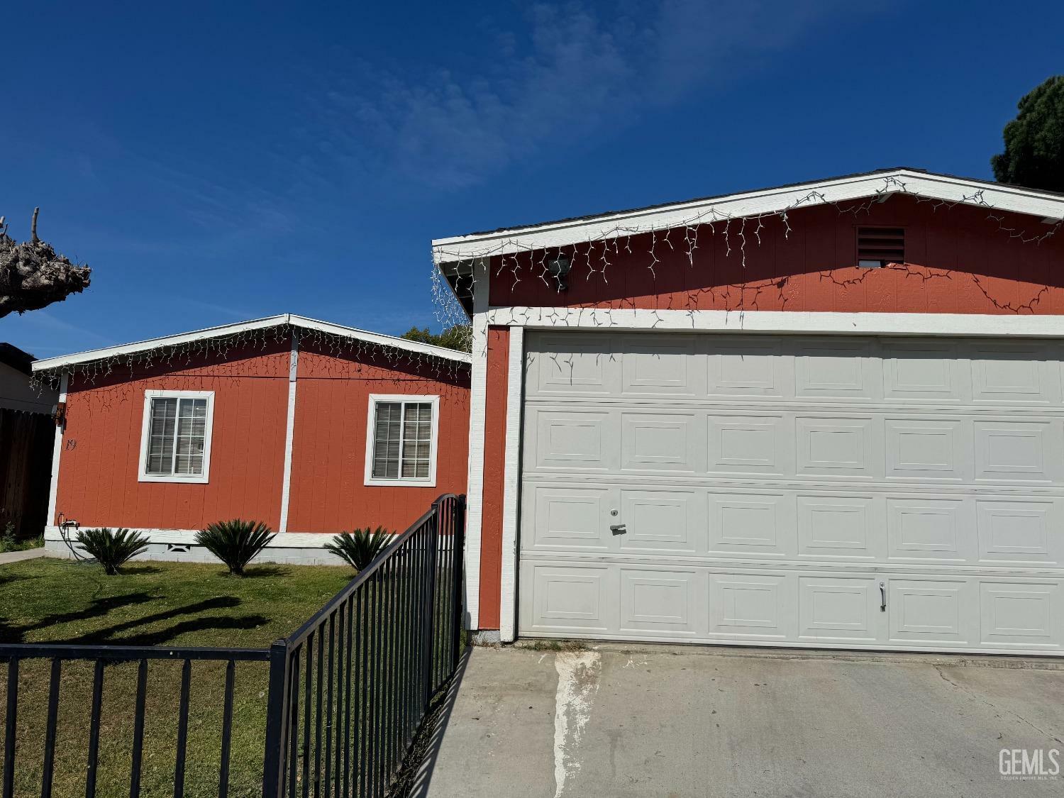 Property Photo: 601 Pacheco Road 19 CA 93307