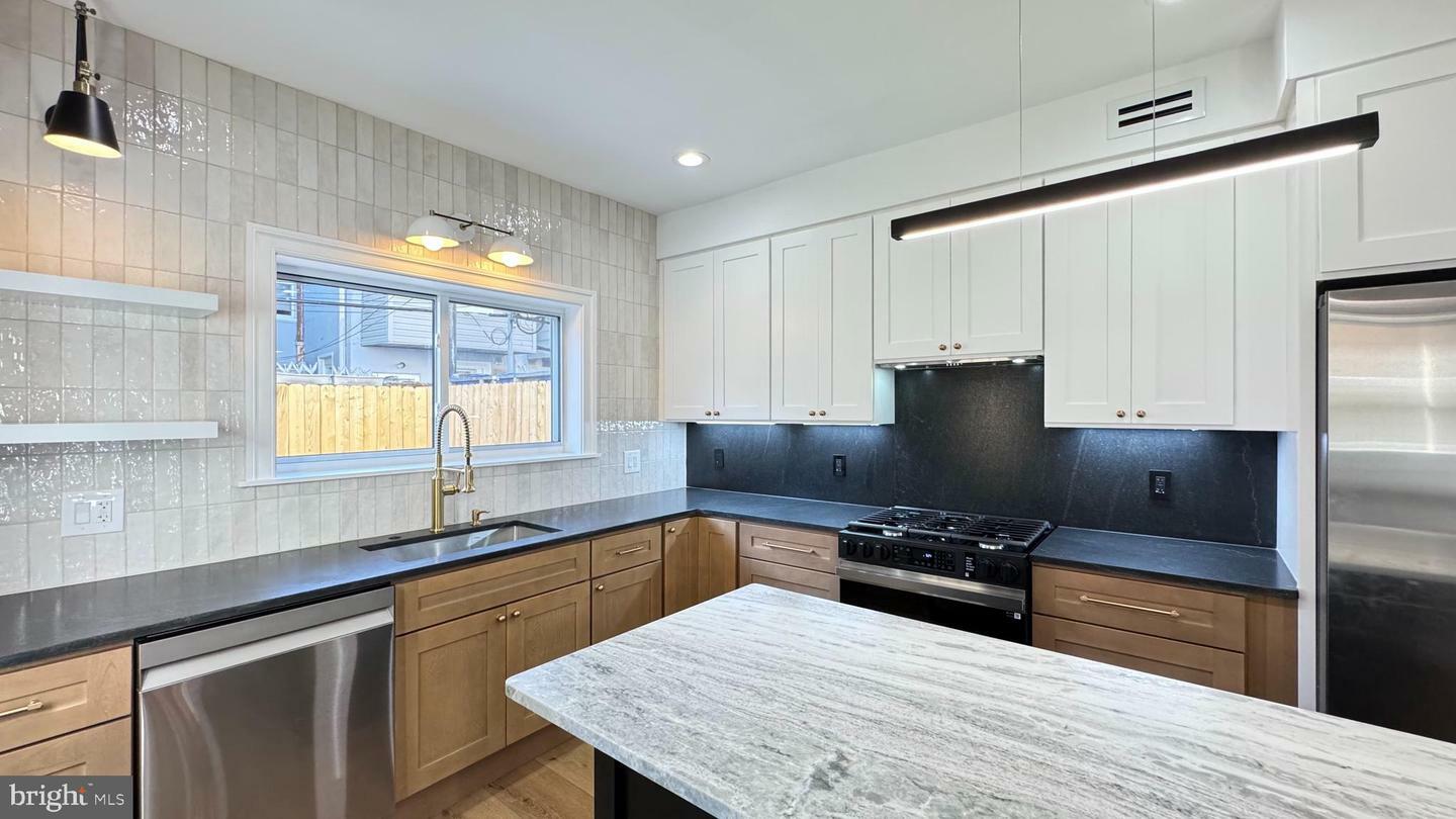1618 S 16th Street  Philadelphia PA 19145 photo