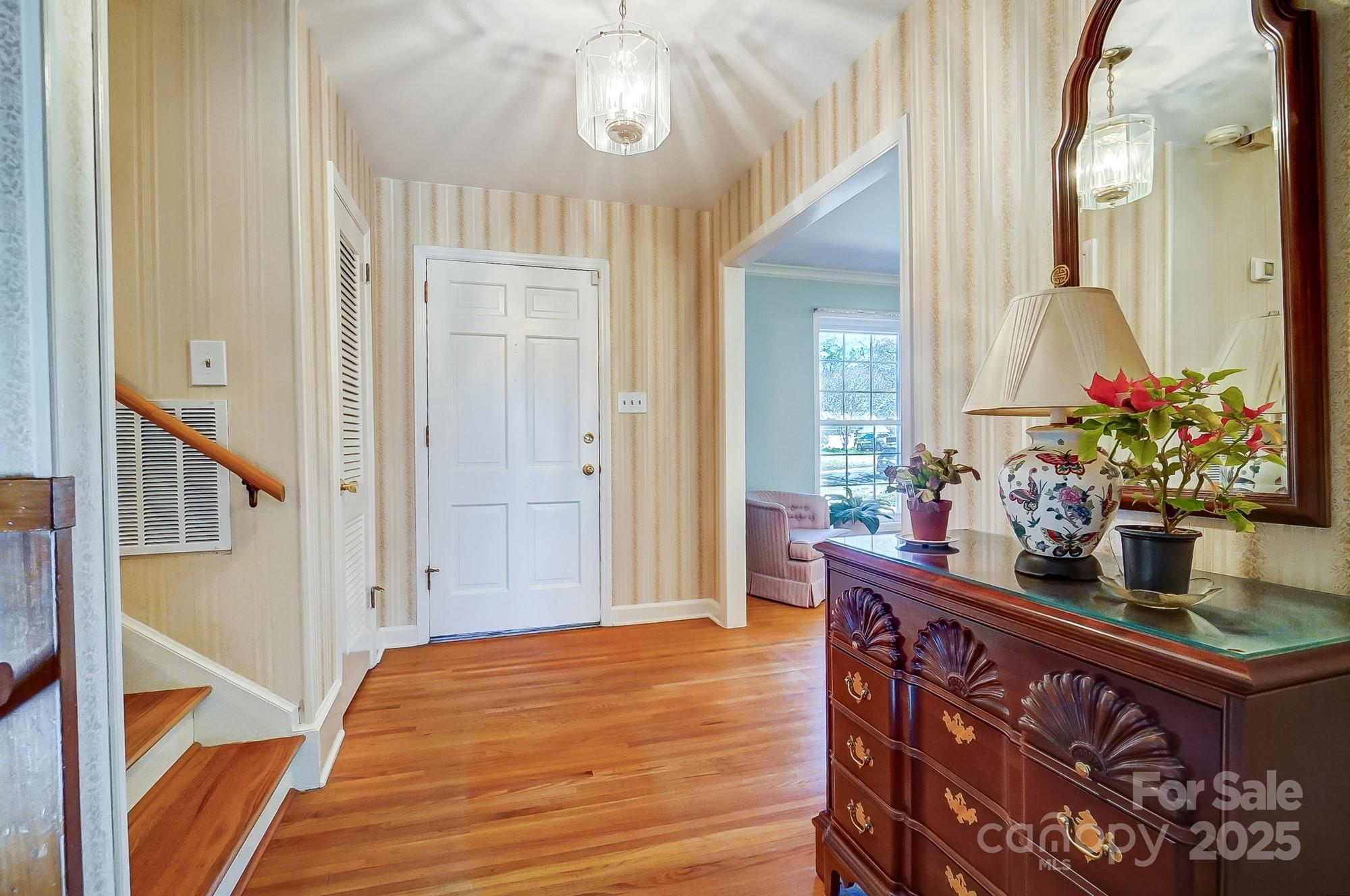 Property Photo: 1301 Old Farm Road NC 28226