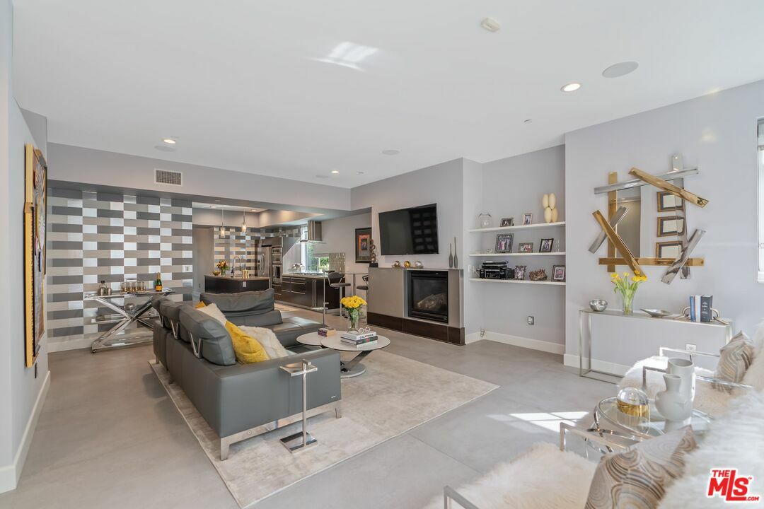 1250 N Harper Ave  Los Angeles CA 90046 photo