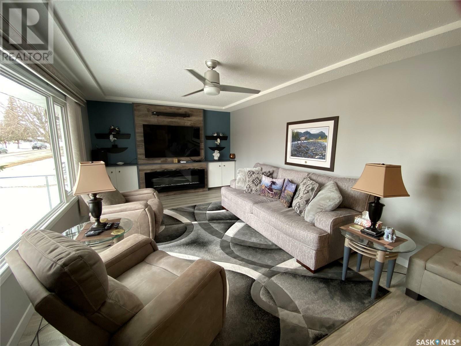 Property Photo: 112 7th Avenue W SK S0A 2P0