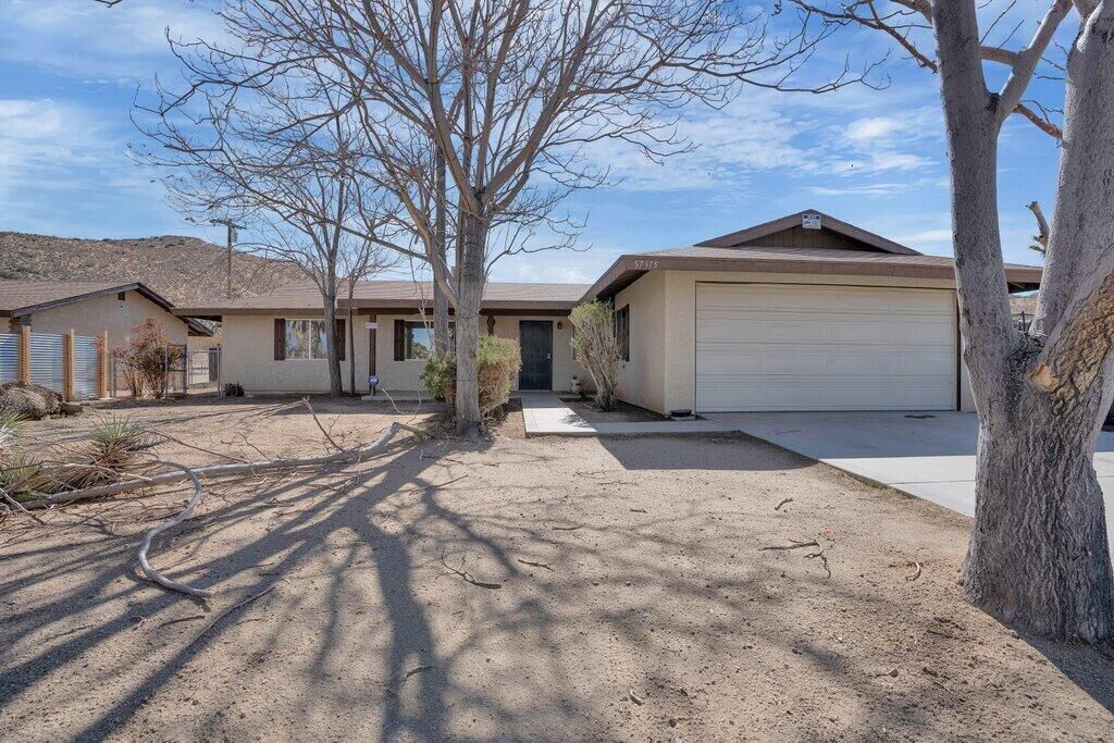 Property Photo: 57375 Navajo Trail CA 92284