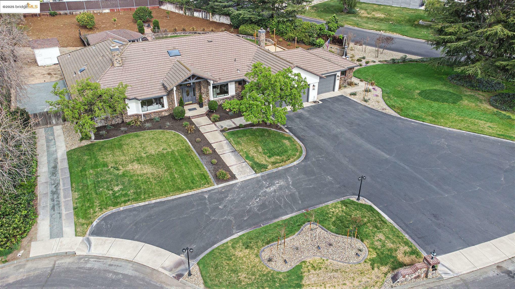 Property Photo:  10 Madeira Ct  CA 94561 