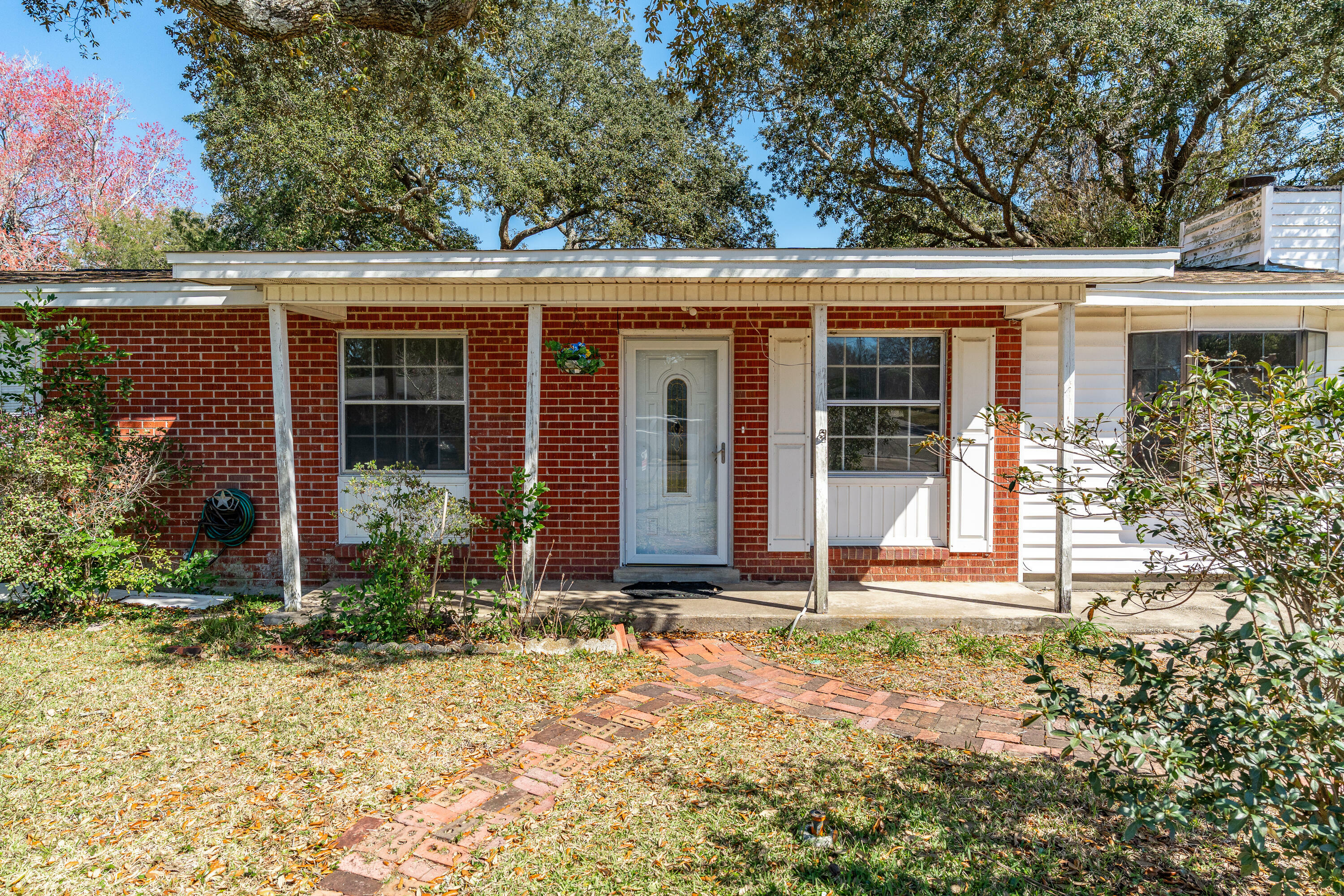 Property Photo:  509 Winthrop St  FL 32547 