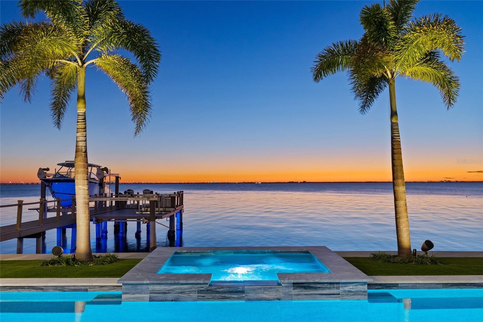 Property Photo:  5128 W Longfellow Avenue  FL 33629 