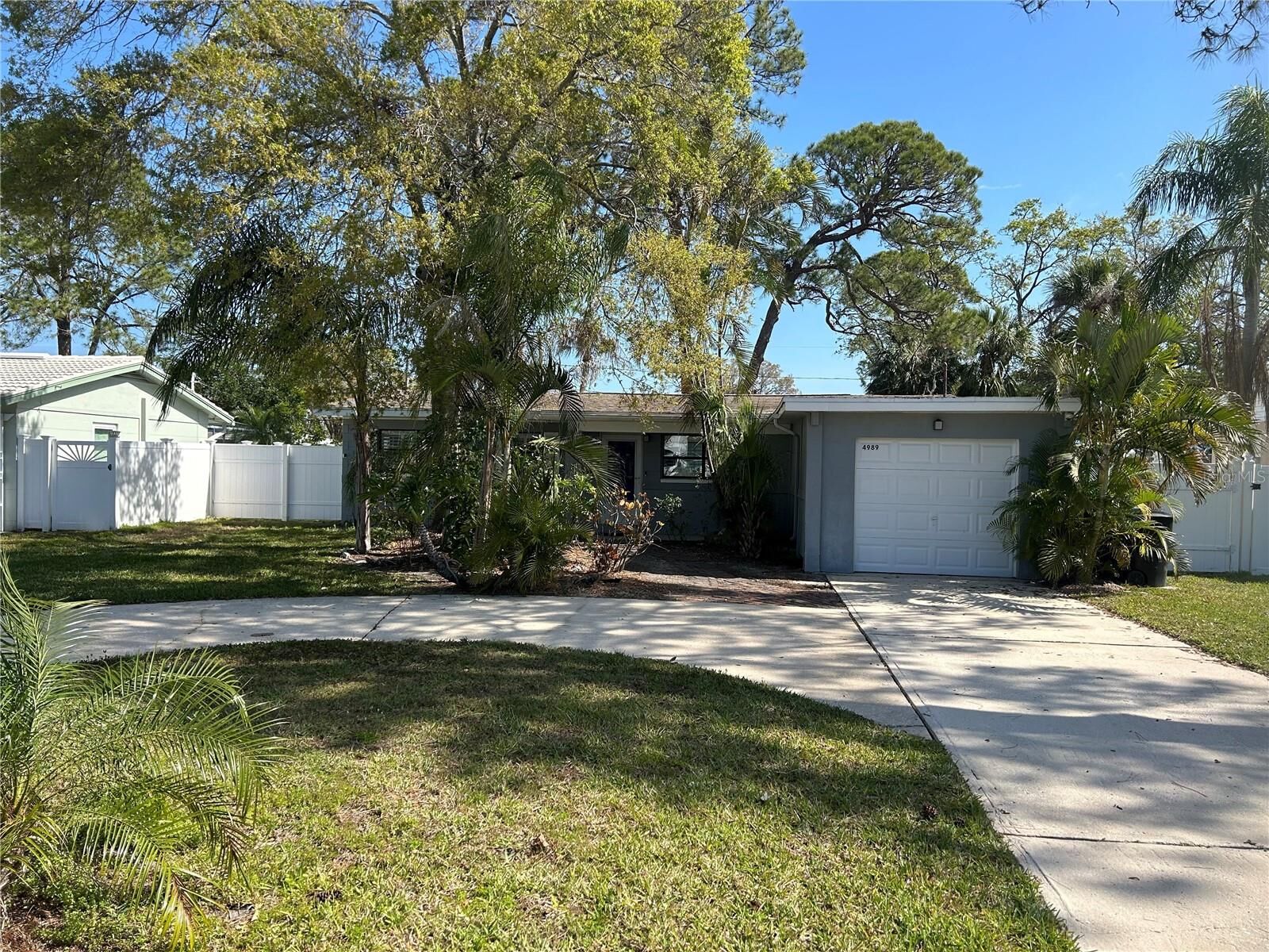 Property Photo:  4989 Venetian Boulevard NE  FL 33703 