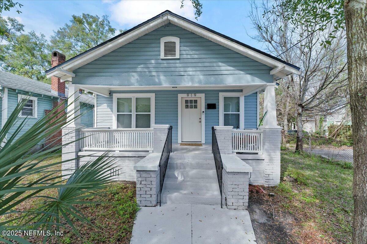 Property Photo:  919 W 11th Street  FL 32209 