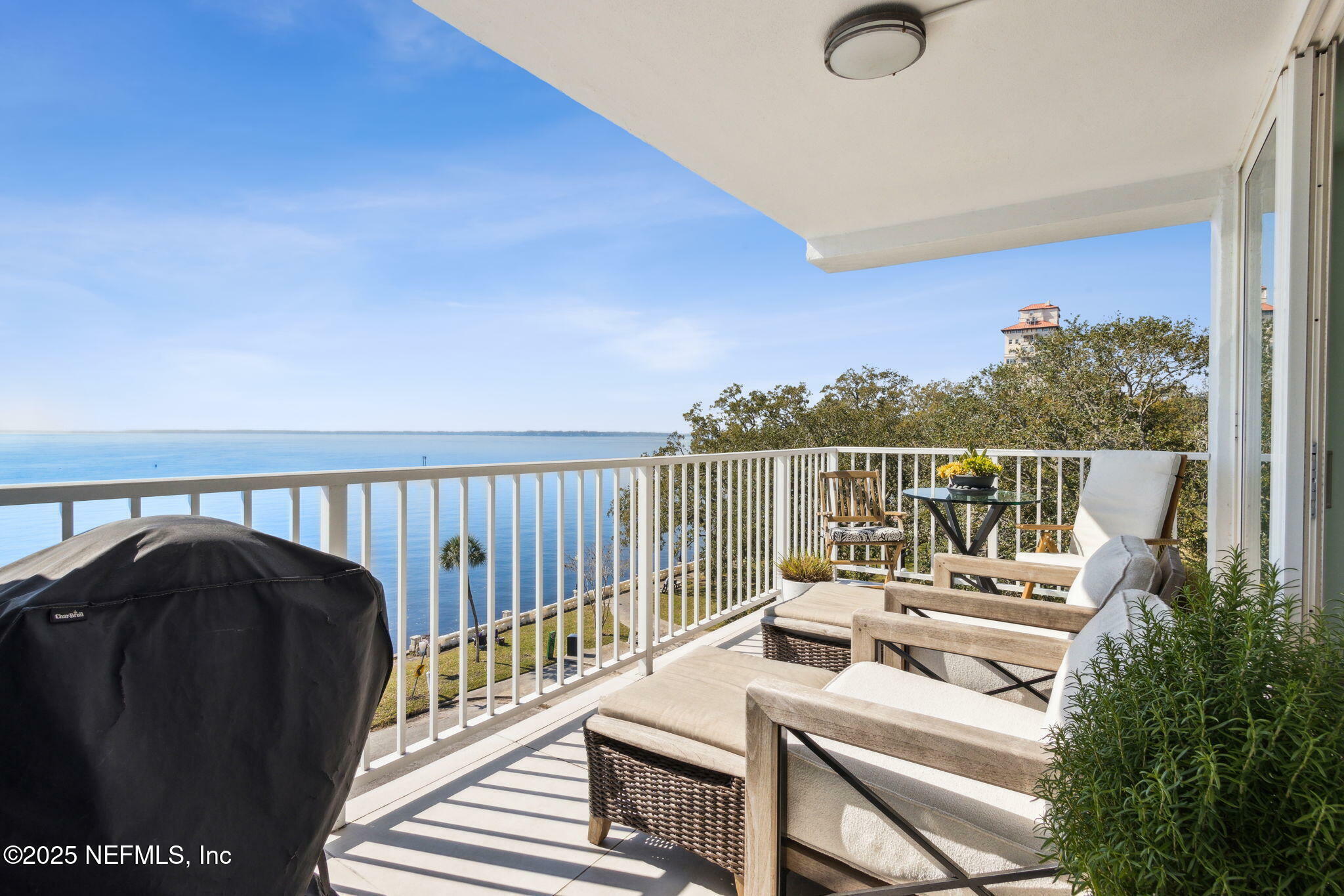 Property Photo: 1596 Lancaster Terrace 4A FL 32204