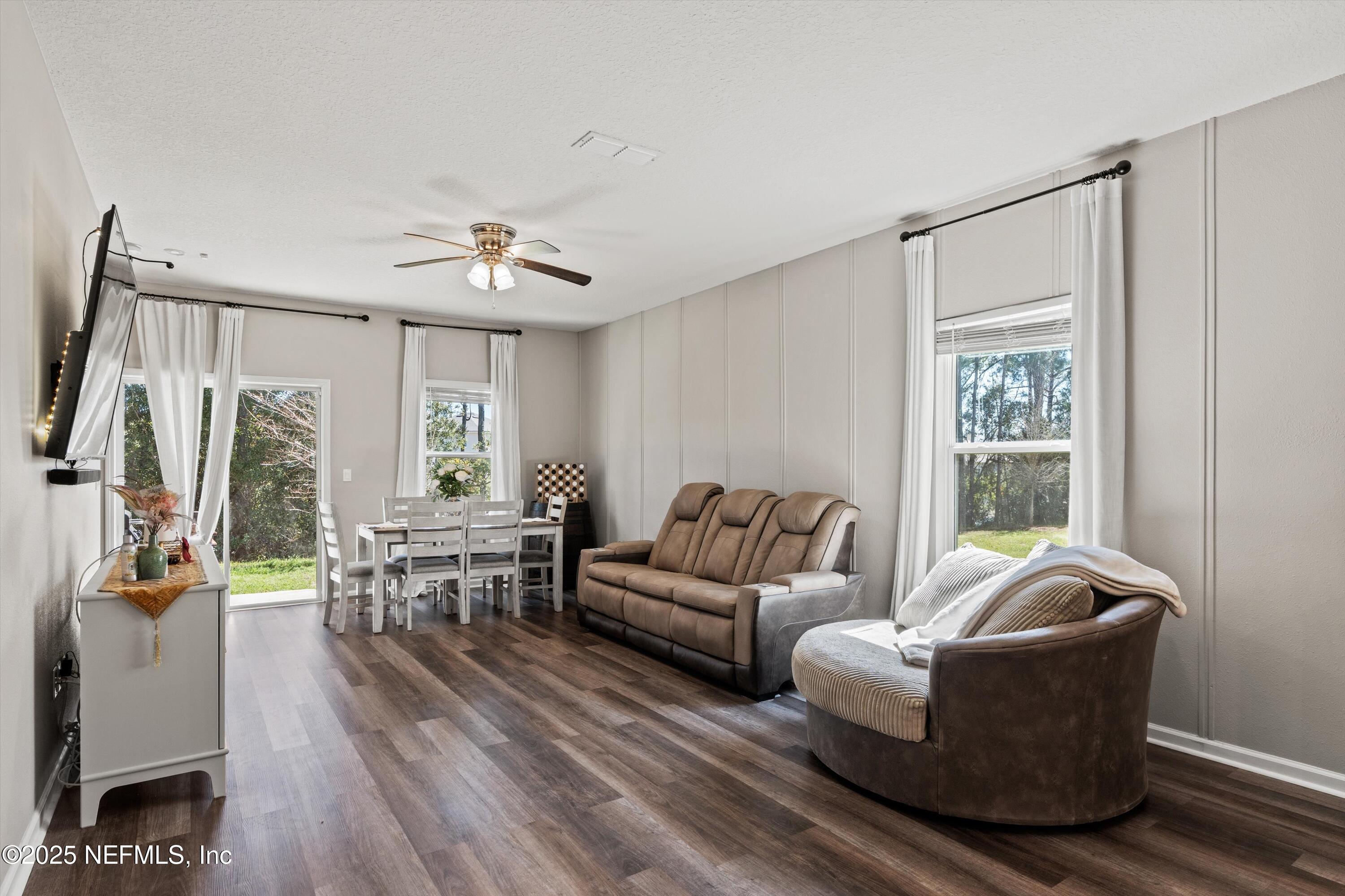 847 Capitol Parkway  Jacksonville FL 32218 photo
