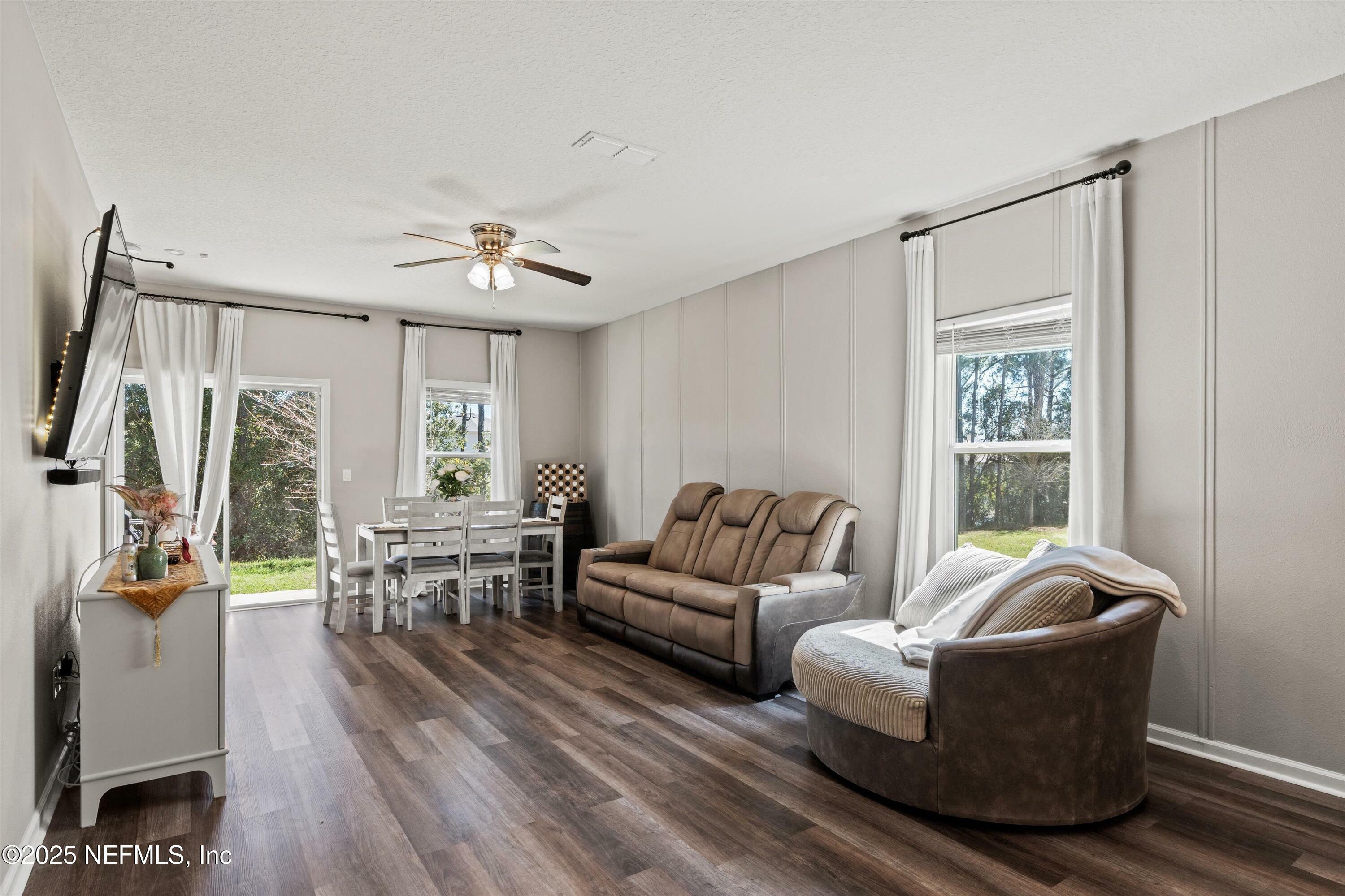 Property Photo: 847 Capitol Parkway FL 32218