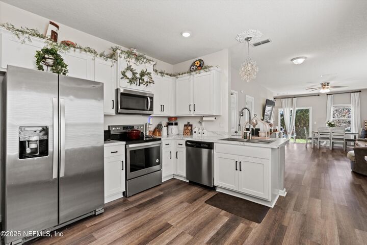 847 Capitol Parkway  Jacksonville FL 32218 photo