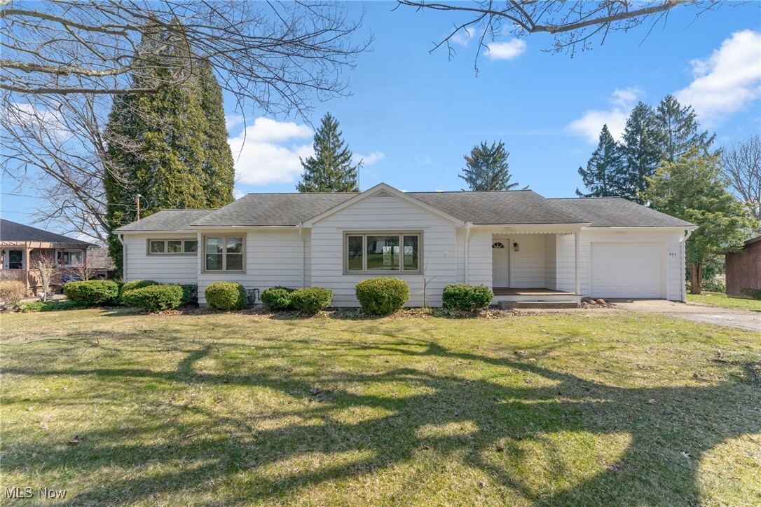 Property Photo:  409 Golf Drive SE  OH 44403 