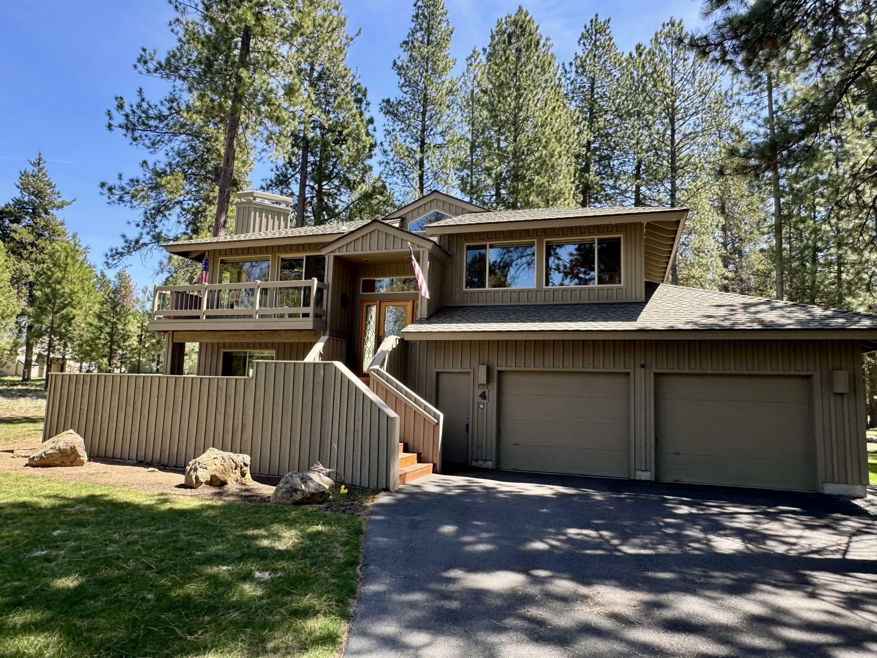Property Photo: 17683 Broken Top Lane OR 97707