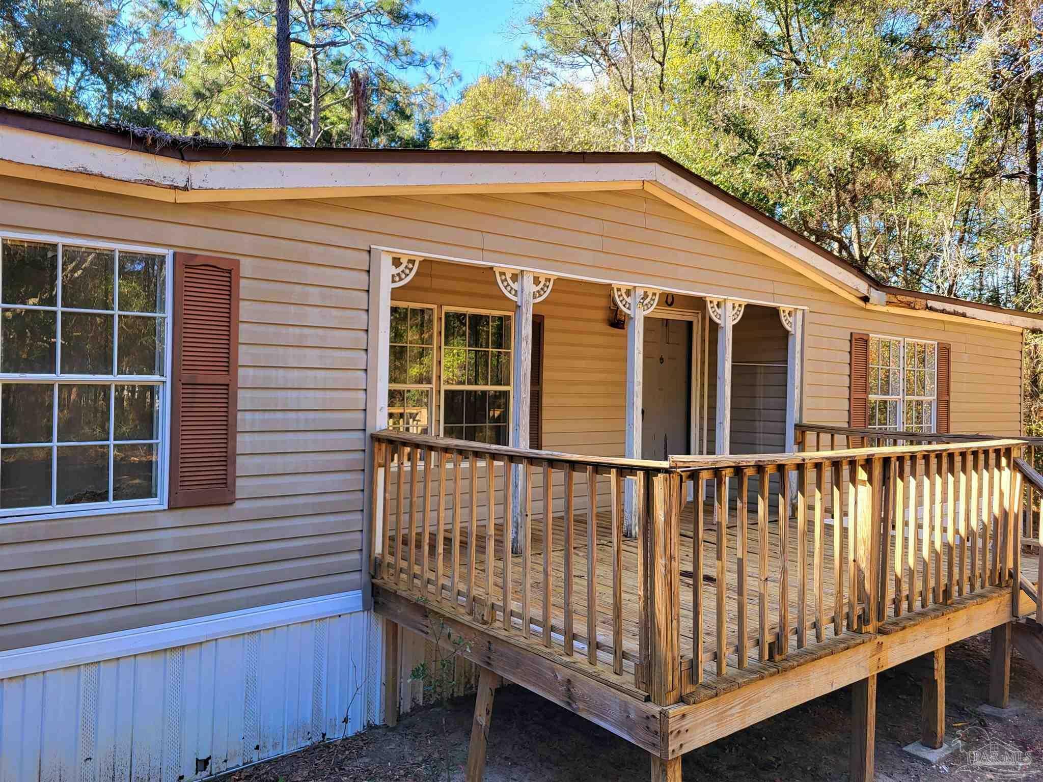 Property Photo: 6337 Lynam Dr FL 32570