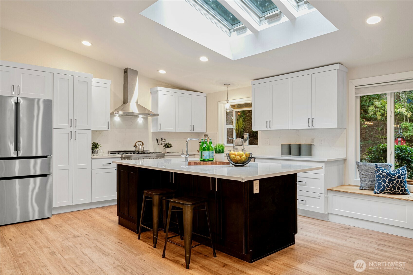 Property Photo: 15930 SE 43rd Street WA 98006